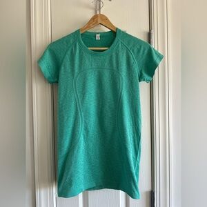 Lululemon Women's Green Short Sleeve Top